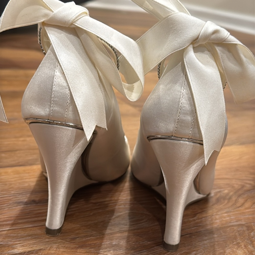NINA Emma Crystal Embellished Champagne Satin Peep-Toe Wedges (Size: 10M) EUC - Picture 7 of 11